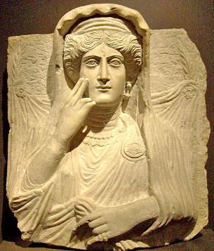 Chiara ZANFORLINI, Dee, regine e spose del deserto: le donne di Palmira.