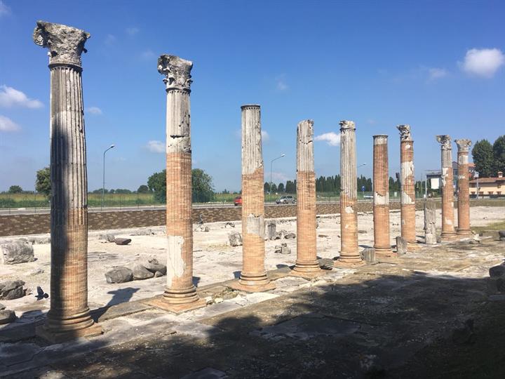 UDINE. Studenti e archeologi in erba.